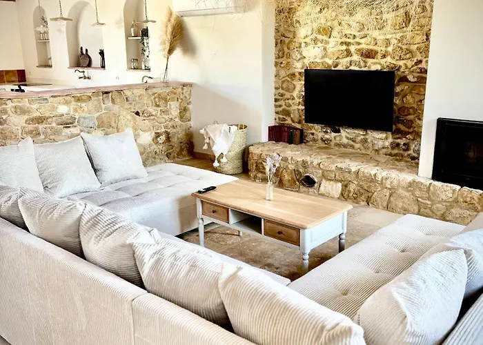 Hébergement de vacances Dans Un Domaine - La Cave Du Vigneron - Uzès - 10 Personnes *